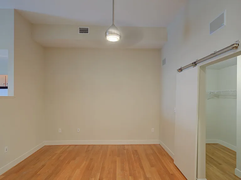 Montgomery Square Apartments — Photo 9