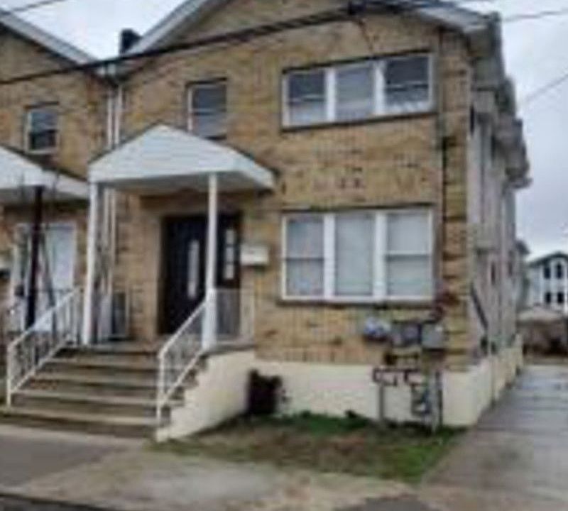 1st image of 102-07 Lockwood Ct