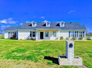 228 Apache Dr, Franklin, TX 77856