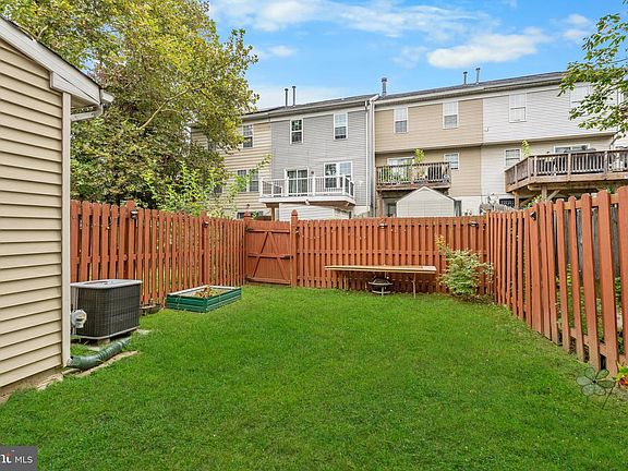 5th image of 1008 Hanbury Ct