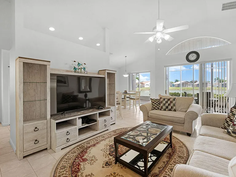 364 NW Sunview Way — Photo 8
