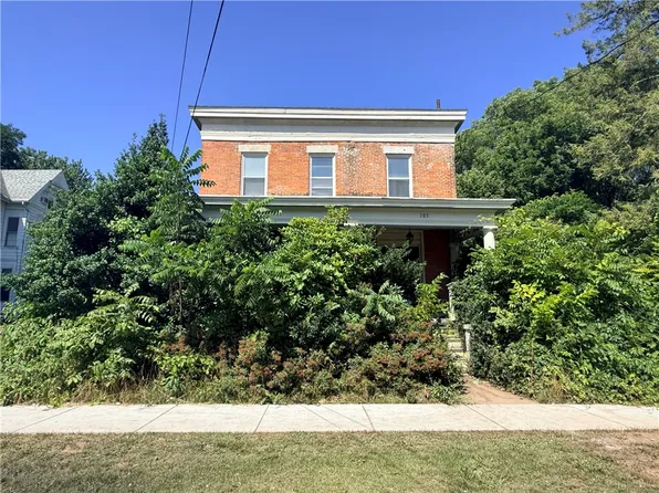 101 Broad St, Lyons, NY 14489