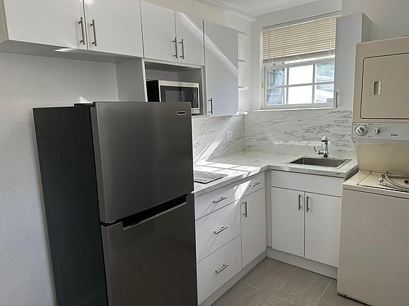 4th image of 457 NW 82nd Ter #B