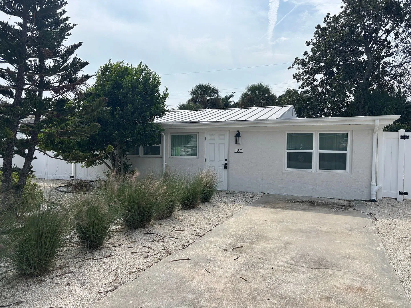 Updated Beachside home — Photo 2