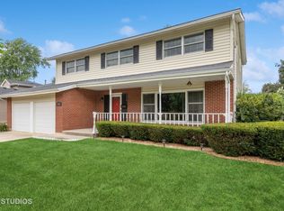 1114 E Greenwood Dr, Mount Prospect, IL 60056