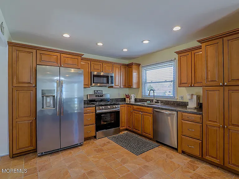 4 bed, 1971 sqft, $3,500 — Photo 3