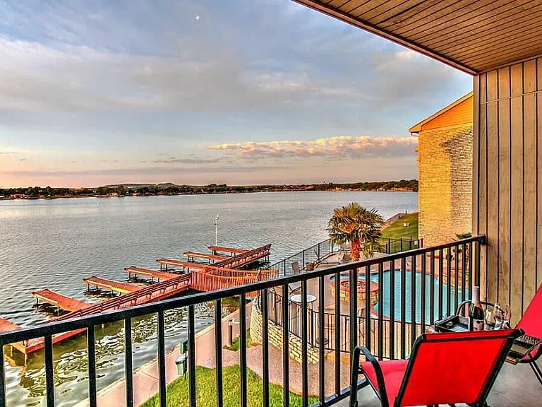 Towne Square Condos — Photo 4