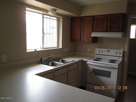 3rd image of 1521 E Irwin Ave