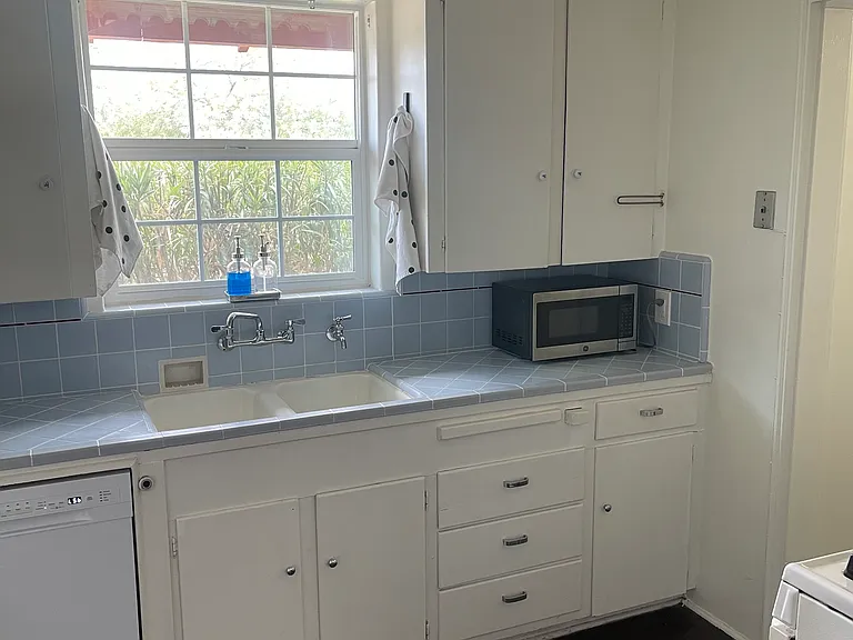 2040 N Campbell Ave — Photo 8