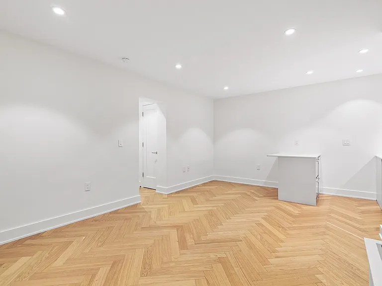 225 W 23rd St #2202U — Photo 7