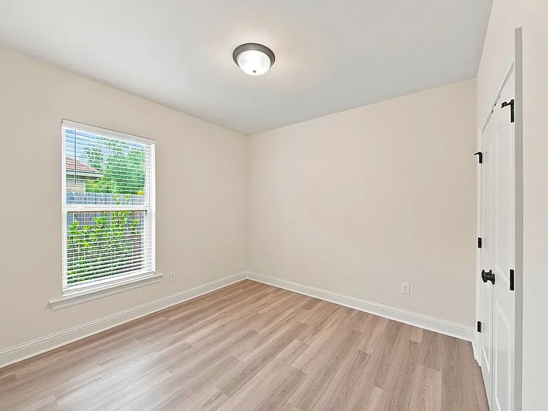 7211 Kenilworth Crossing Ave — Photo 9
