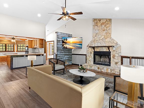 3rd image of 8446 92nd Avenue