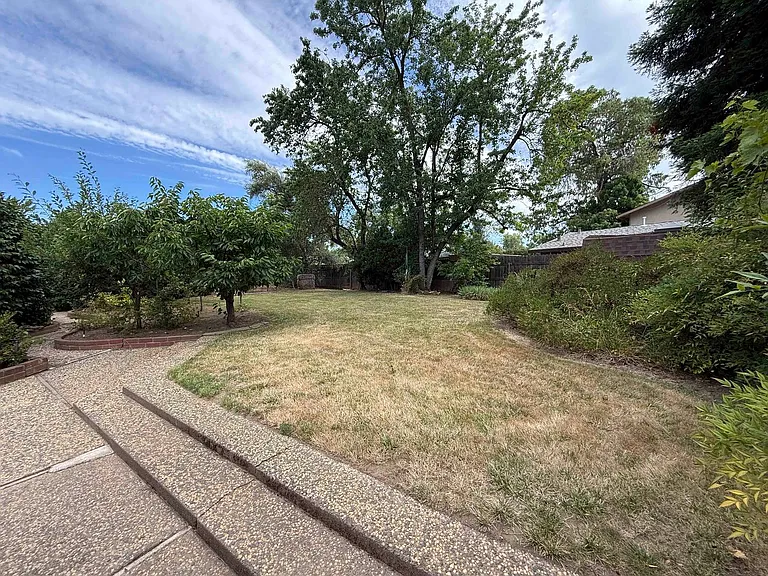 153 Waterglen Cir — Photo 28