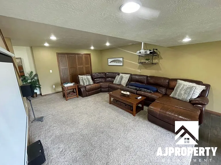 3105 S Dawley Cir #CIRCLE1 — Photo 18
