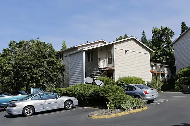 Charbern Apartments — Photo 58