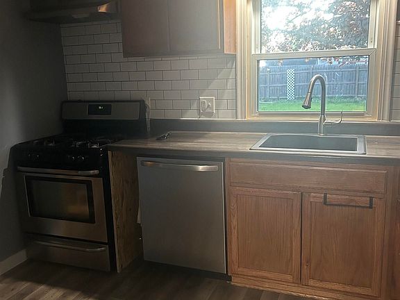 5th image of 504 S 5th St