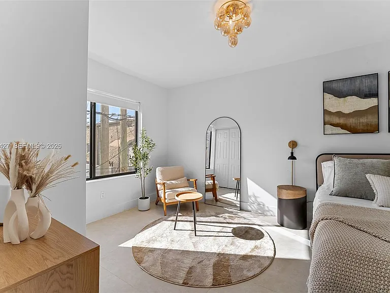 1144 SW 4th St #8 — Photo 8