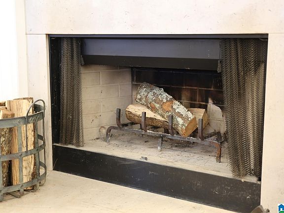 5th image of 665 Woodland Cir