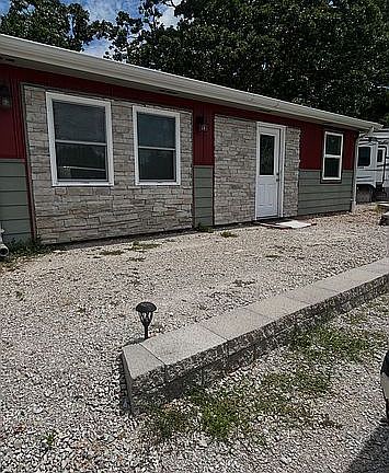 2nd image of 62 Lamplight Ct
