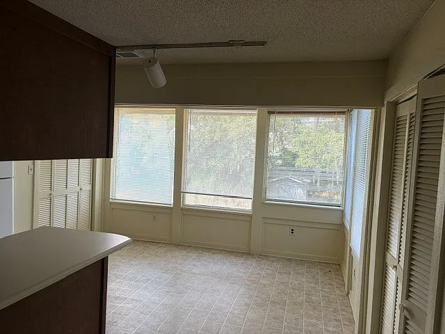 2 bed, 1.5 bath, 1000 sqft, $1,150 — Photo 3