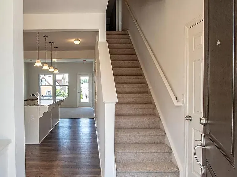 106 Brookshire Ln #B — Photo 7