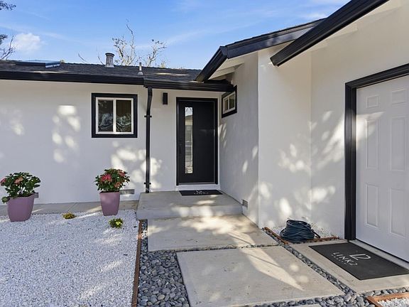 3rd image of 337 Roble Ave