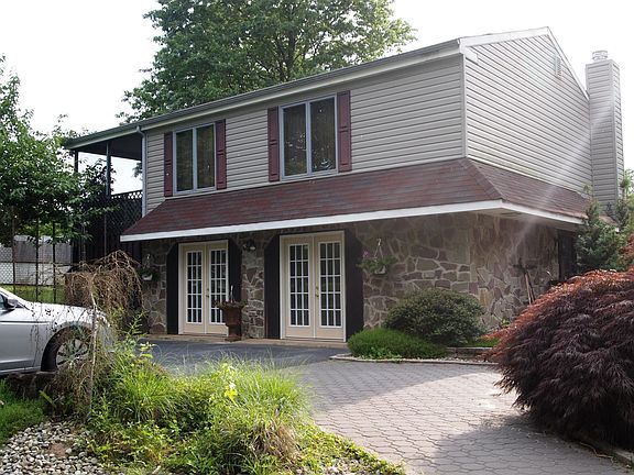 2nd image of 2509 Clearview Ave #A