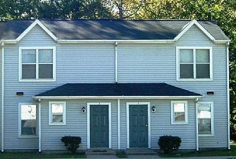 Colonial Beach Village — Photo 1