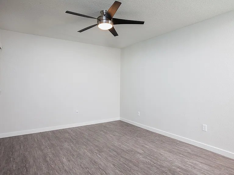 West Fifth Apartments — Photo 13
