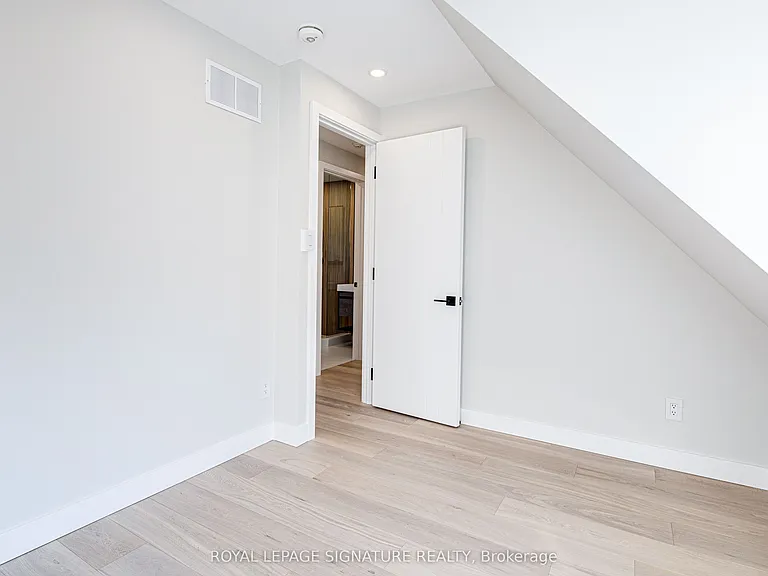 20 Kewbeach Ave #LANEWAY UPPER — Photo 28