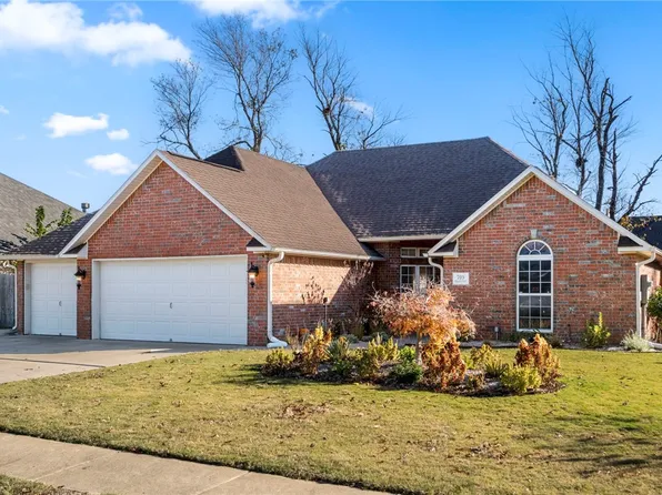 705 College Pl, Bentonville, AR 72712