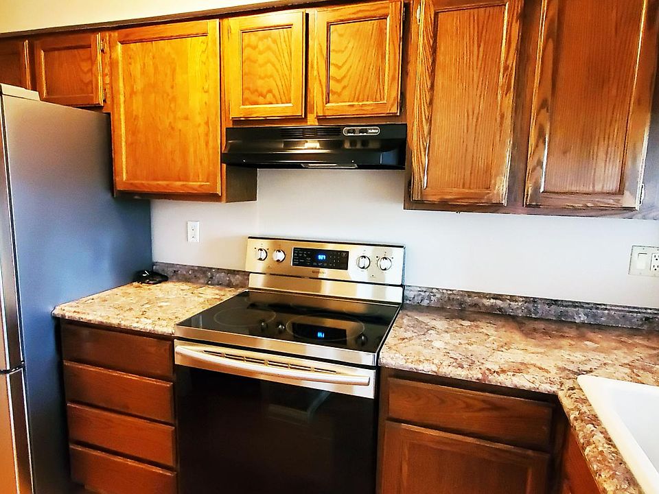 Brand new countertops and stainless steel appliances!