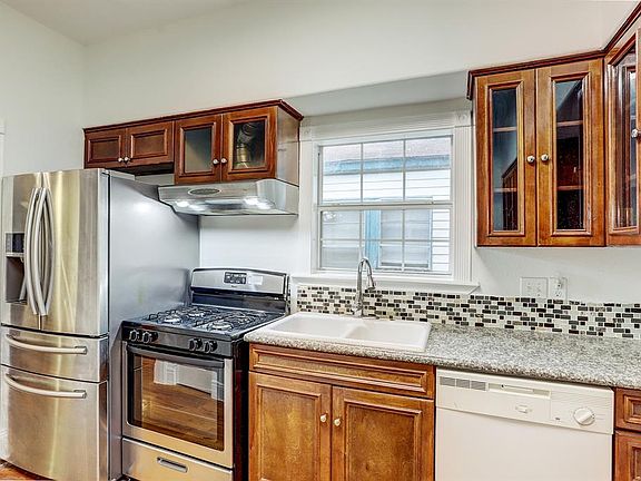 This kitchen was recently updated with custom cabinets, the gas range makes it s chefs dream.