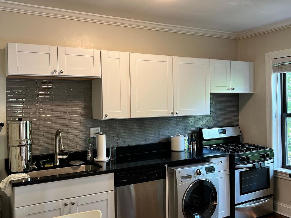 1st image of 2537-37 N Seminary Ave #3A