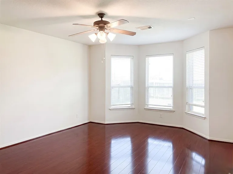 2032 Creek Shore Ln — Photo 4