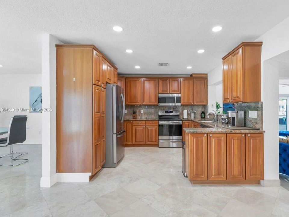 1st image of 2424 NE 18th Ave #1