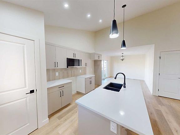5th image of 8870 85a Ave #1