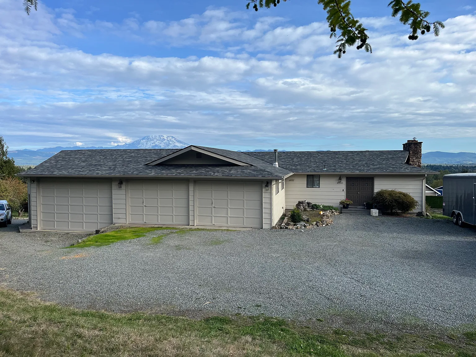 3 bed, 3200 sqft, $3,200 — Photo 2
