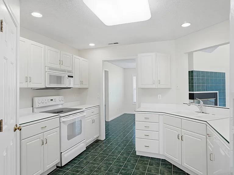 3604 Chatham Dr — Photo 27