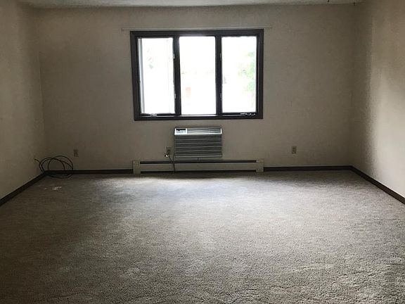 3rd image of 3105 24th St APT 4C