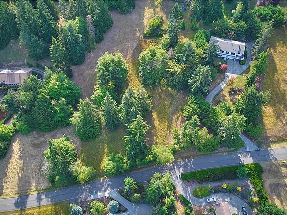 4th image of 913 Fox Hollow Drive