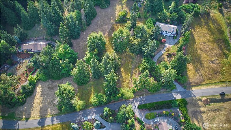 4th image of 913 Fox Hollow Drive