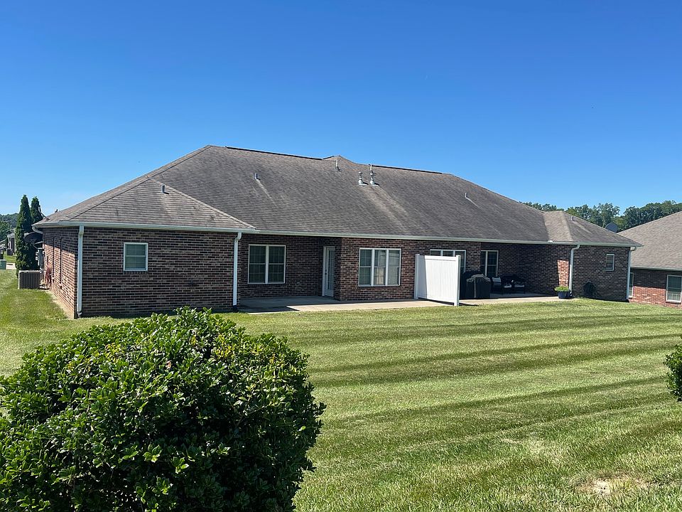 2nd image of 120 Winterfield Cir
