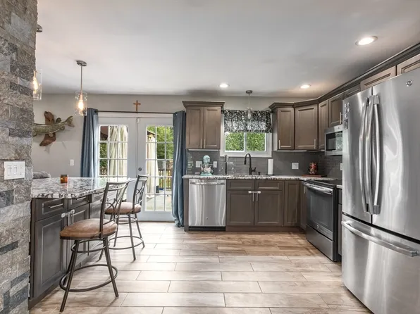 53 Wells Rd, Cheshire, MA 01225
