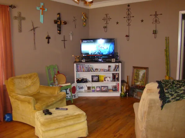 504 W Alameda St, Iowa Park, TX 76367