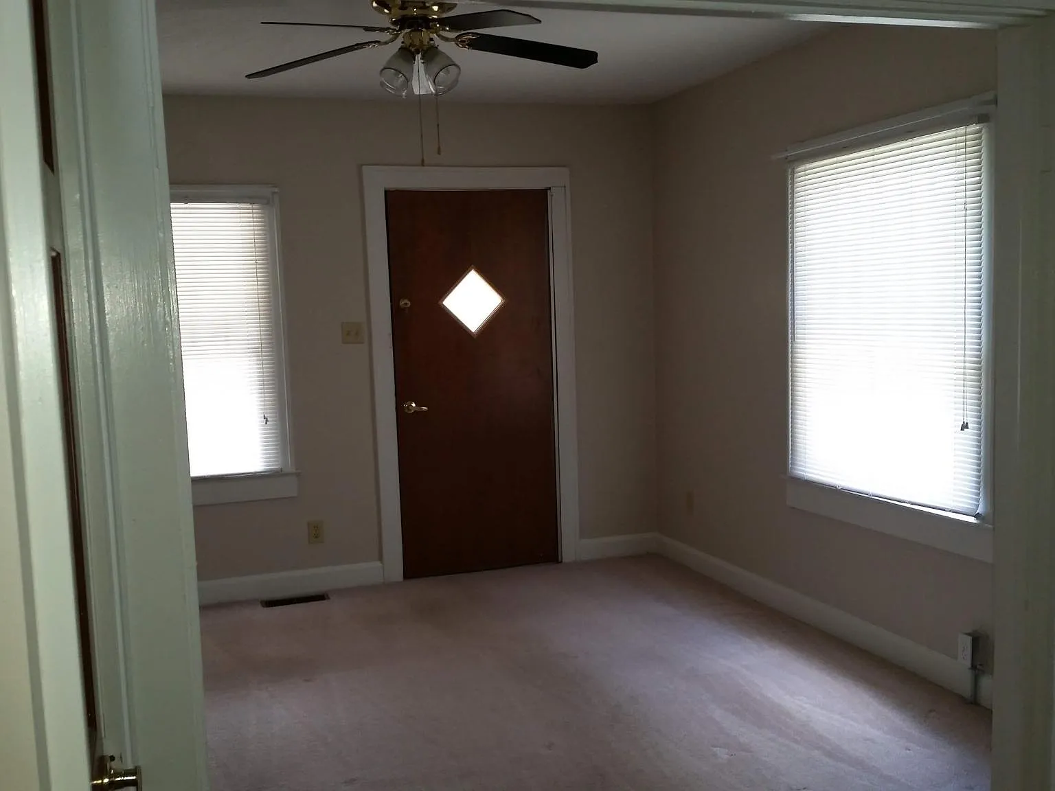 3 bed, $1,350 — Photo 1