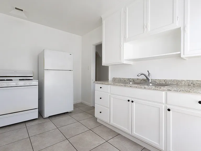 400 S Pacific Ave #402-1/2 — Photo 7