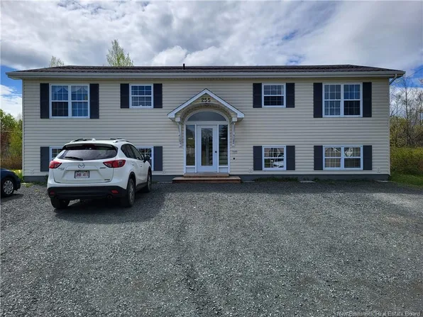 255 Jasmine, Beresford, NB E8K 1M5