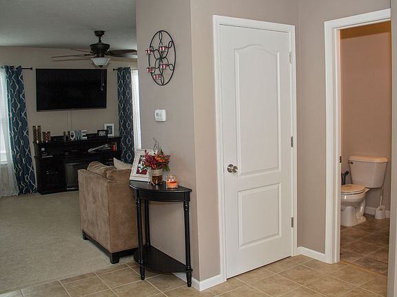 2nd image of 27 Prestwick Ln