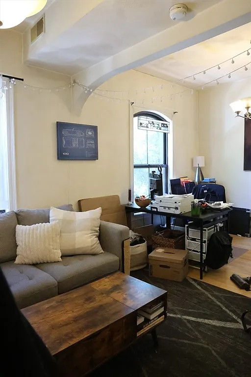 1 bed, 1.0 bath, 650 sqft, $2,995 — Photo 2